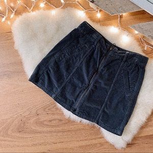 Zip down corduroy AE skirt size 4